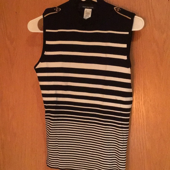 Top - Picture 1 of 4